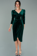 Короткое Бархатное Платье Изумрудно-зеленый ABK1164