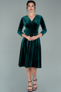 Короткое Бархатное Платье Изумрудно-зеленый ABK1179